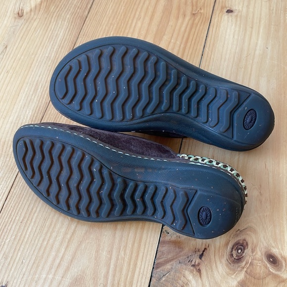 UGG CLOG SCUFF BROWN SUEDE SHEEPSKIN NWOT 5 - Picture 3 of 3